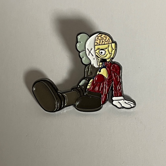 KAWS Resting Place Cerebro Hat Pin Pins Streetwear Hats Bag Fitted New Era - Picture 2 of 8